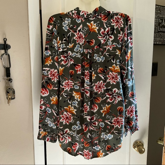 Bailey & Chloe Green Floral Button Down shirt Hi Lo style SZ Med - Picture 9 of 9